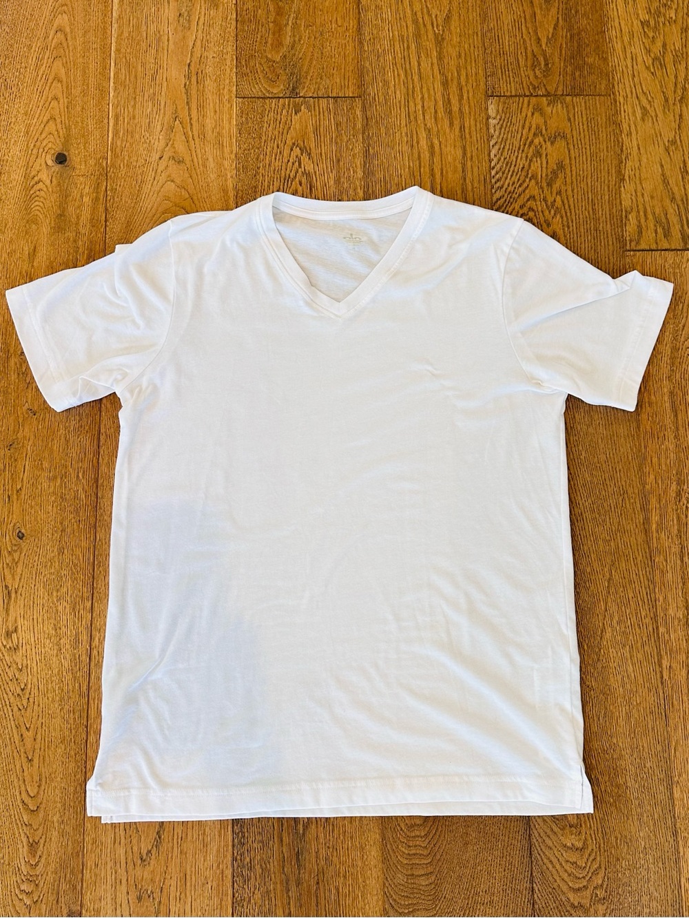 Alo Yoga Men's Triumph V-Neck Tee M
